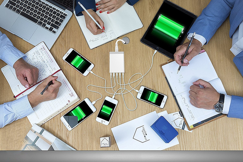 Illustration for article titled (Up To 40% Off) 5 Port USB Charging Station for Multiple USB Devices at only $7.19 With free shipping